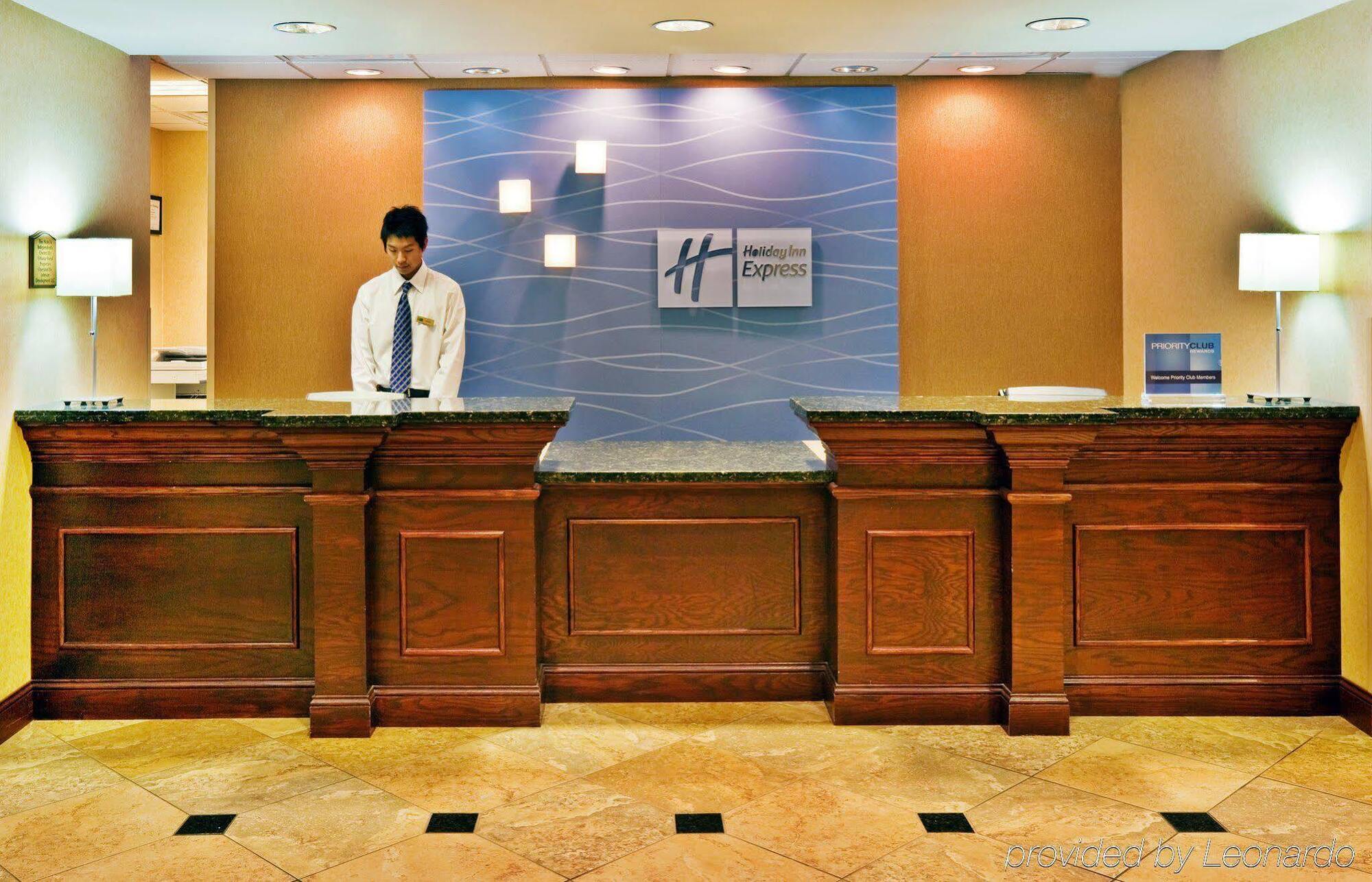 Holiday Inn Express Hotel & Suites Urbana-Champaign-U Of I Area By Ihg Exterior photo